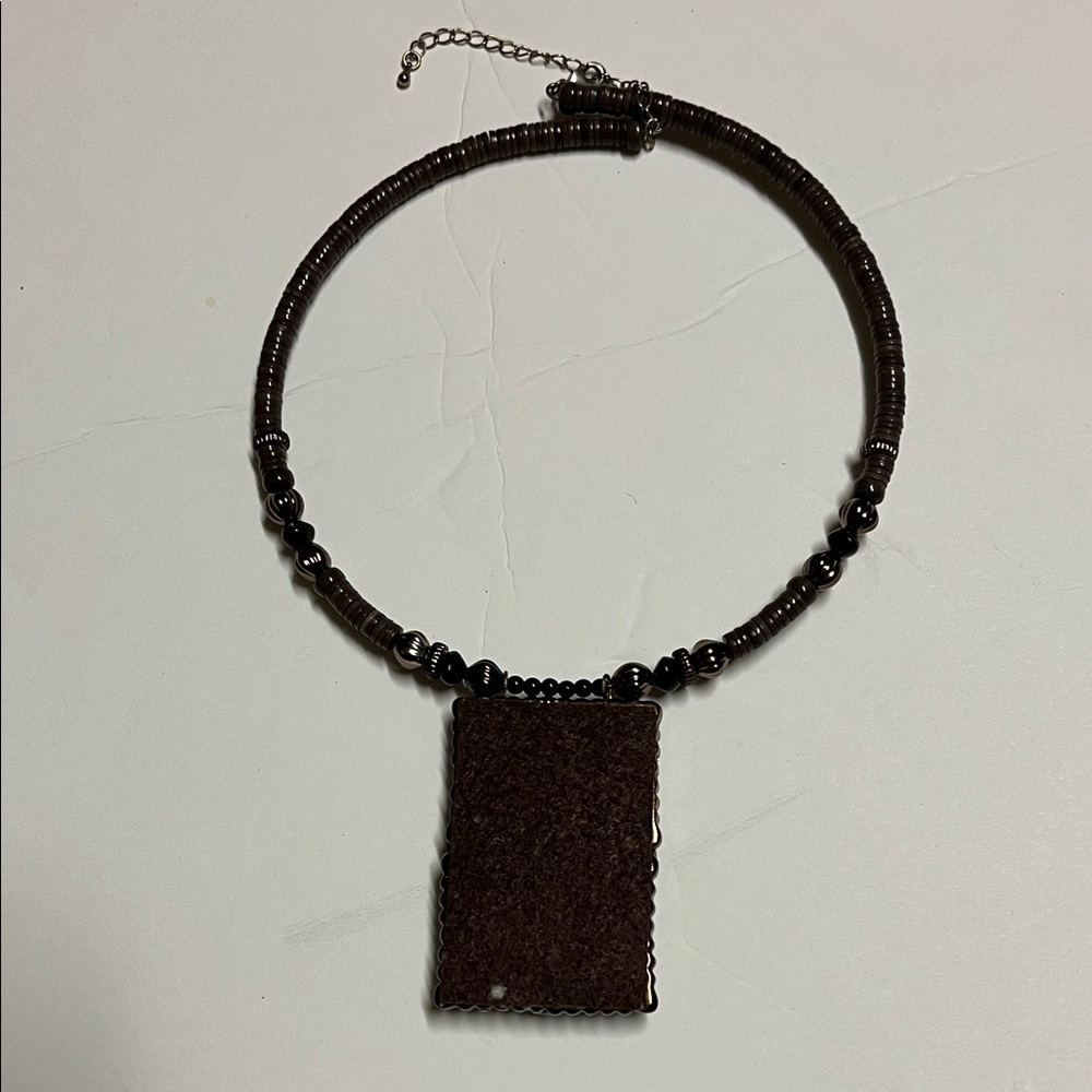 Elegant Brown and Cream Pendant Necklace - Picture 4 of 4